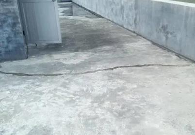 广平楼顶漏水维修公司分享下如何解决卫生间隐蔽部位漏水的问题?