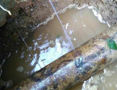 广平楼顶渗水维修公司分享下地暖漏水的原因及检测方法。